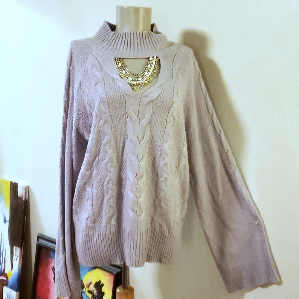 Anna cable knit peekaboo bell slvd sweater. Sz Lg